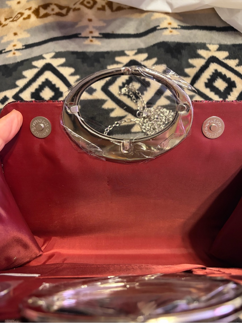 NWT Sparkling Fuchsia/Burgundy Glitter Clutch with Silver Crossbody Chain - Picture 9 of 14